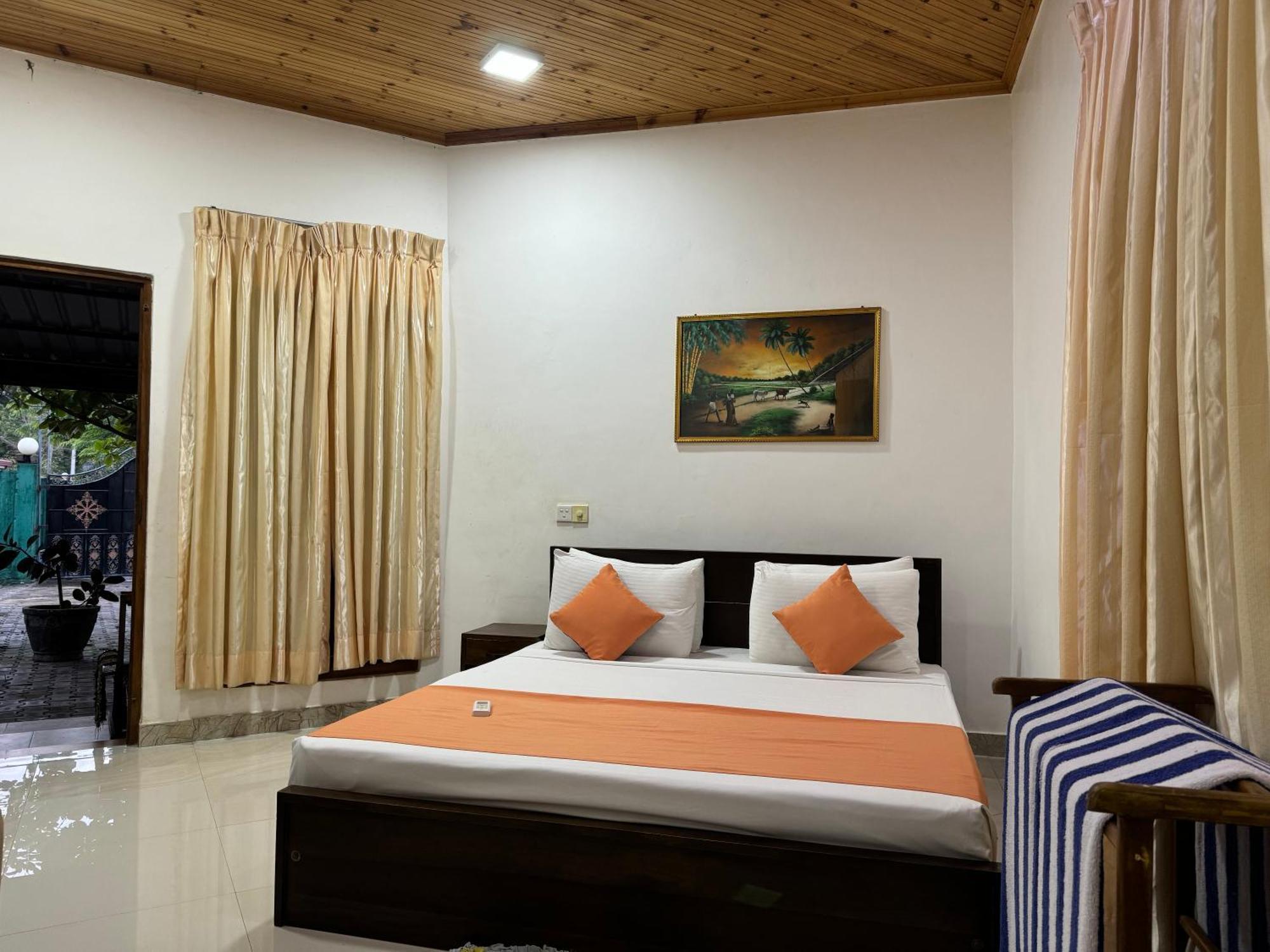 Paris Garden Resort Trincomalee Exterior photo